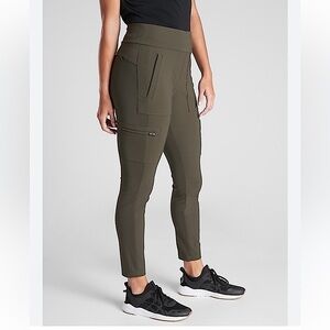 Athleta HEADLANDS HYBRID CARGO TIGHT  Grey Cargo Pants Size 2